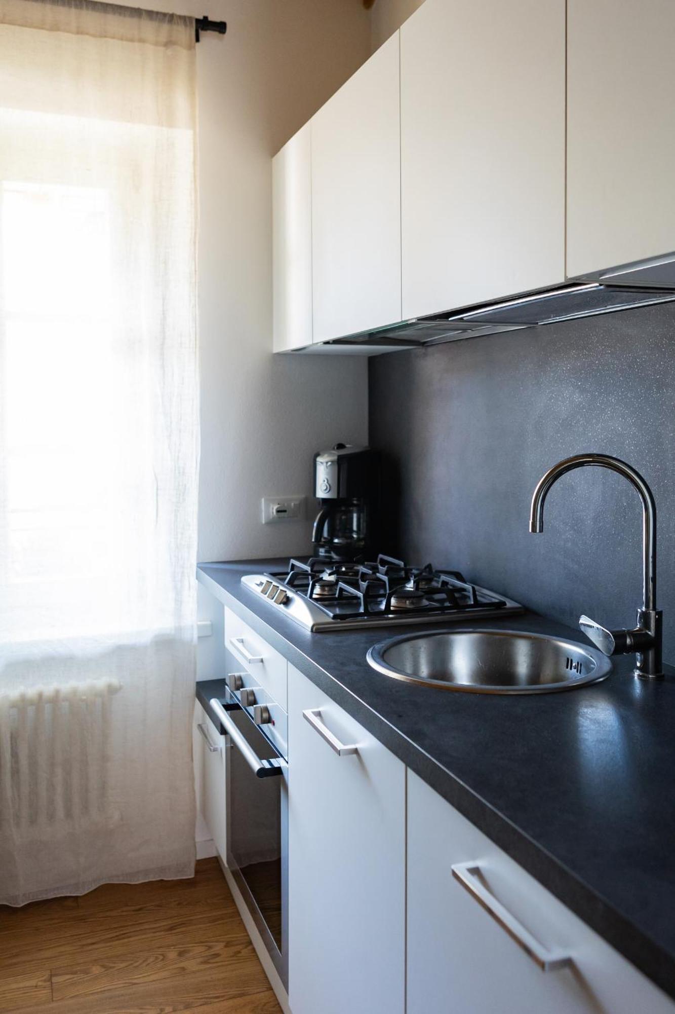 Double Private Parking, 2 Bedrooms & 2 Bathrooms - Elegant Apartment In Old Town 우디네 외부 사진